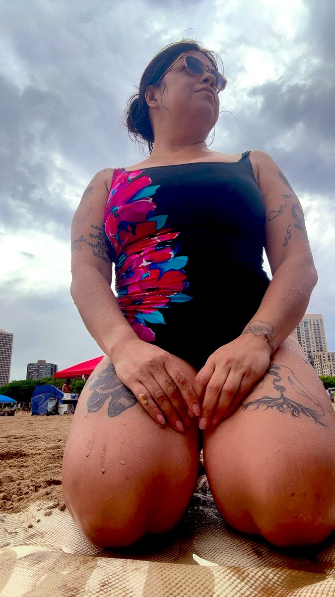 SueHappy3's tweet photo. #Summer2025 #Fosterbeach #Justagrandma #beachlife #July2025 #loveSue #Dayoff https://t.co/idah1tsZTv