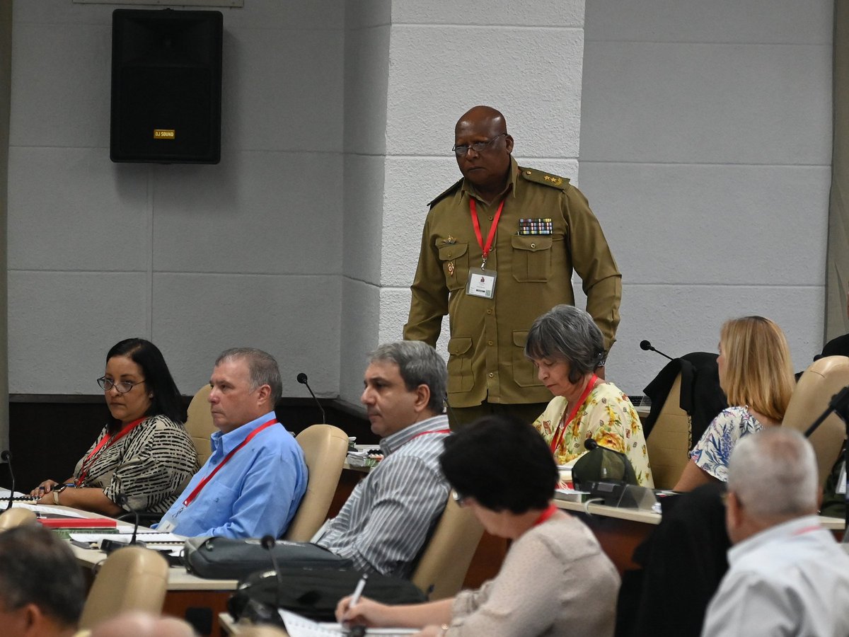 En el #XPlenoCC se eligieron por cooptación como miembros de esta estructura a los Generales de División y Brigada Raúl Villar Kessel y Oscar Callejas Varcalce, respectivamente, y a la vicepresidenta de la UNEAC Magda Resik Aguirre.
 Reconocimiento a su labor como militantes .