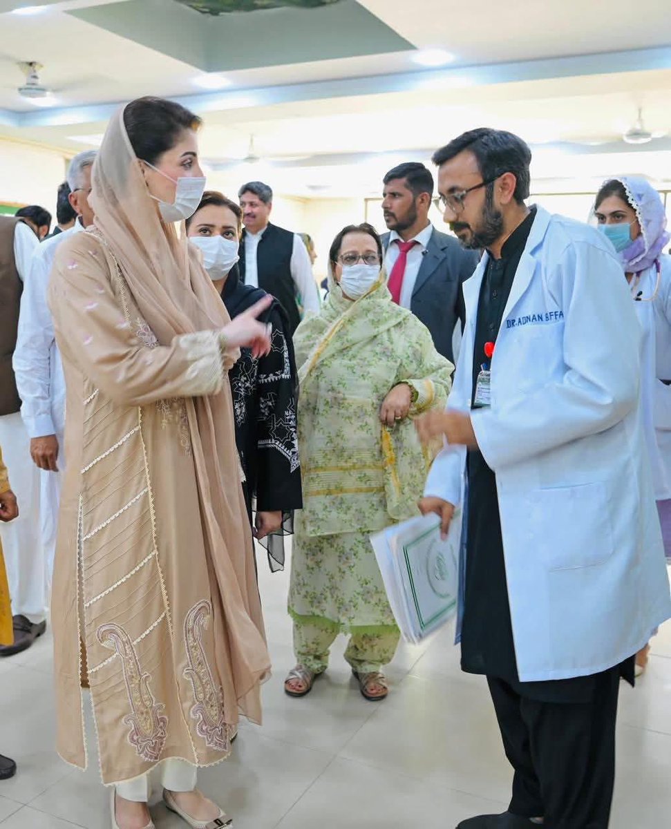 کیا اے سی آپ کی آرام گاہ کے لیے لگوائے گئے تھے یا ان مریضوں کے لیے جو تڑپ رہے ہیں؟ عوام کا حق ان تک پہنچانا میری ذمہ داری ہے!
وارڈز میں اے سی نہ چلنے پر وزیراعلیٰ مریم نواز کا سخت اظہارِ برہمی ۔ غفلت برداشت نہیں ہوگی