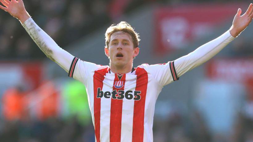 WOUTER BURGER TO #sheffieldunited ?? 

The Blades are keen on signing Stoke city midfielder WOUTER burger 🇳🇱 as a replacement if Vinicius Souza 🇧🇷 moves on this summer.
Sheffield United have their eyes on Ashley Phillips and Lewis Koumas too who previously played for the potters.