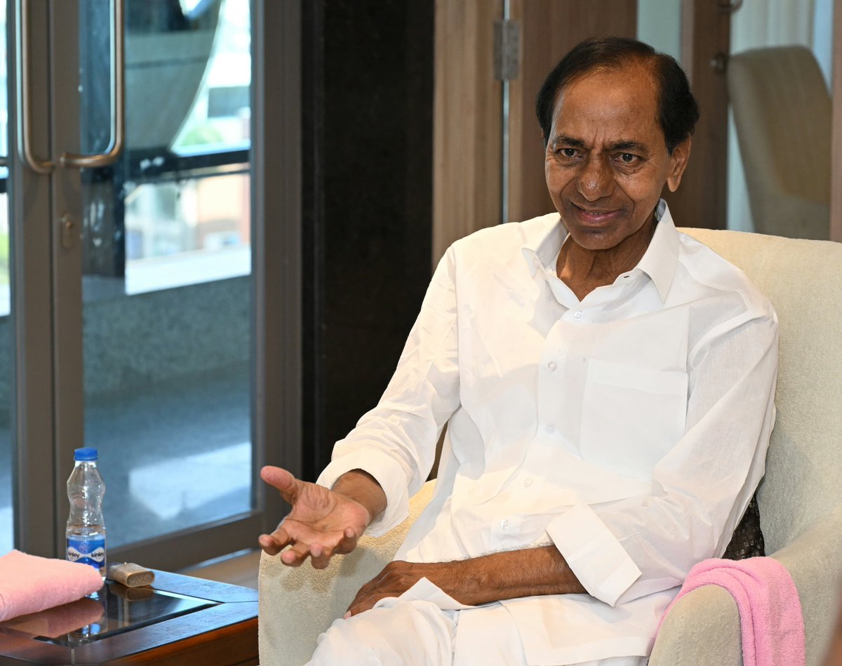 Krishank_BRS's tweet photo. 𝐖𝐢𝐬𝐝𝐨𝐦 𝐛𝐞𝐚𝐭𝐬 𝐚𝐧𝐲 𝐰𝐞𝐚𝐤𝐧𝐞𝐬𝐬

Long Live #KCR  ✊🏽 https://t.co/Uc75cpqnBP