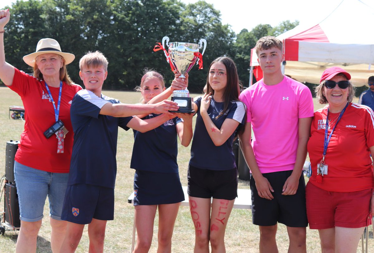 StraUponAvonSch's tweet image. The overall winners were Rose 🌹🏆. Huge congratulations to them and to everyone who took part, or worked to make #SportsDay25 such a success #SuASCommunity