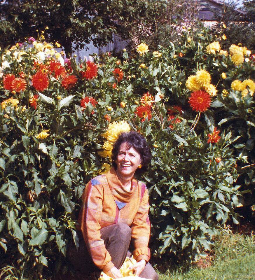 JessWaltonYR's tweet photo. The sweetest most loving mother ever born! Miss you, mama. Happy birthday! https://t.co/3MNO3g939X