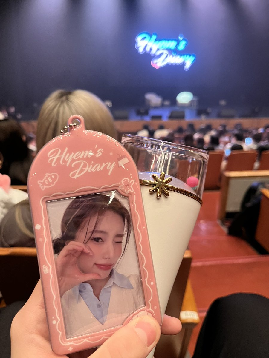 karinaaisiteru's tweet photo. カンちゃん誕生日おめでとう㊗️㊗️
本当にカンちゃんと出会えて人生充実でしかないし推せて幸せです😭😭
これからも一生推します😭😭😭
#kanghyewon #HAPPYHYEWONDAY https://t.co/U7fZ1T28w7