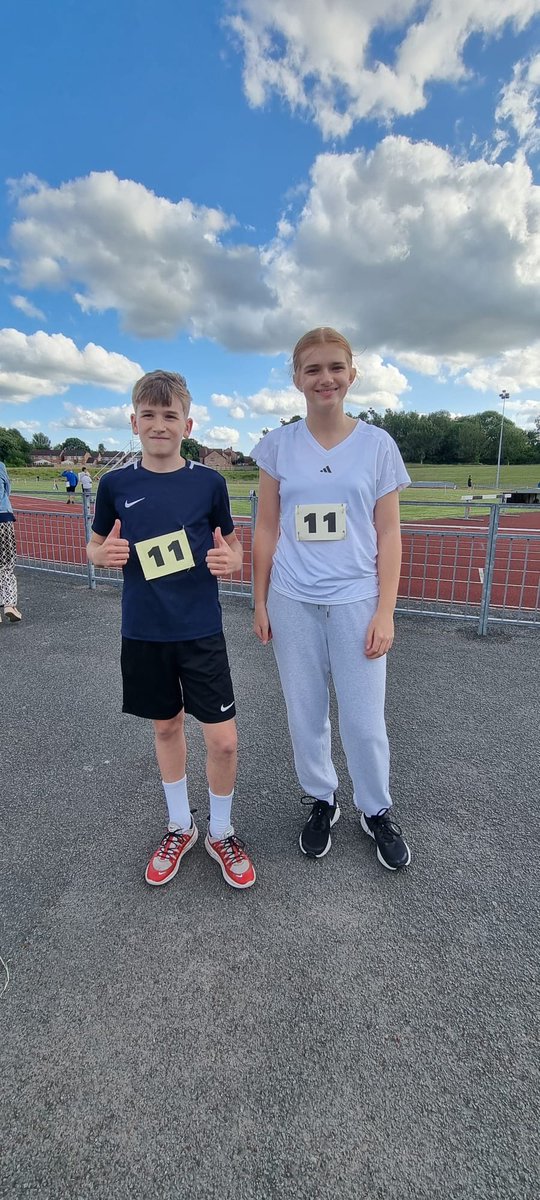 Congratulations to our two Y7 students who represented Macclesfield in this weekend’s Cheshire Athletics Competition 🏆. Well done to A Barratt (right) who won the 100m and L Naylor (left) who came 2nd in the 800m. 

Outstanding results all round!