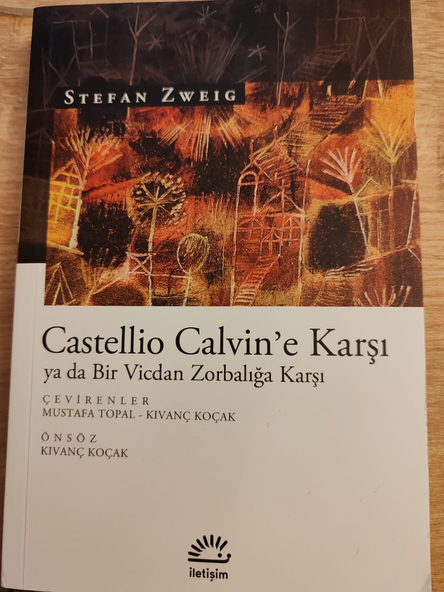 Stefan Zweig ( 1936 ):

Kitleler tarafından taparcasına sevilmek için kurban olmak gerekir ve nefret edilen bir sistem tarafından zulme uğramak bir halk önderinin daha sonraki belirleyici kitlesel başarısı için kati bir ön gerekliliktir.