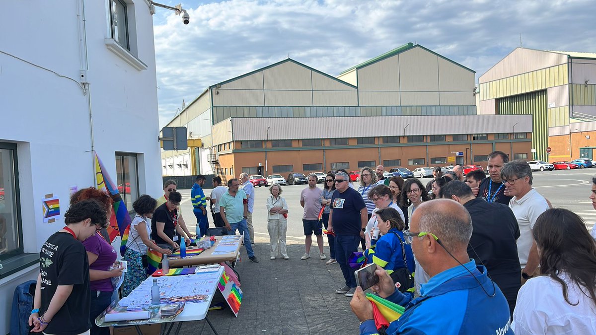 galizaCIG's tweet image. 🏳️‍🌈🏳️‍⚧️Por primeira vez, e impulsado polo comité, este venres fíxose no estaleiro de #Navantia Ferrol un acto con motivo do Día do Orgullo para reivindicar que se garantan os dereitos do colectivo LGBTC+, concienciar e combater a desigualdade.
👏O acto contou coa colaboración e