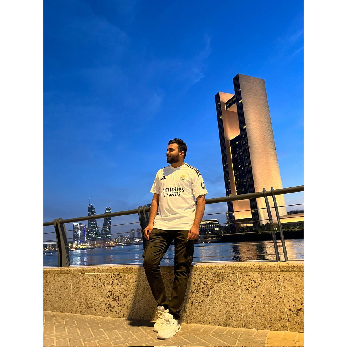 OmerMistry's tweet photo. ʟᴇᴛ ᴛʜᴇ ᴠɪᴇᴡ ꜱᴘᴇᴀᴋ, ɪ’ʟʟ ᴊᴜꜱᴛ ᴠɪʙᴇ.
📸: ᴀᴠᴇɴᴜᴇ ʙᴀʜʀᴀɪɴ | 🎧: ʟᴏ-ꜰɪ ᴅʀᴇᴀᴍꜱ https://t.co/xsZoRDekKG