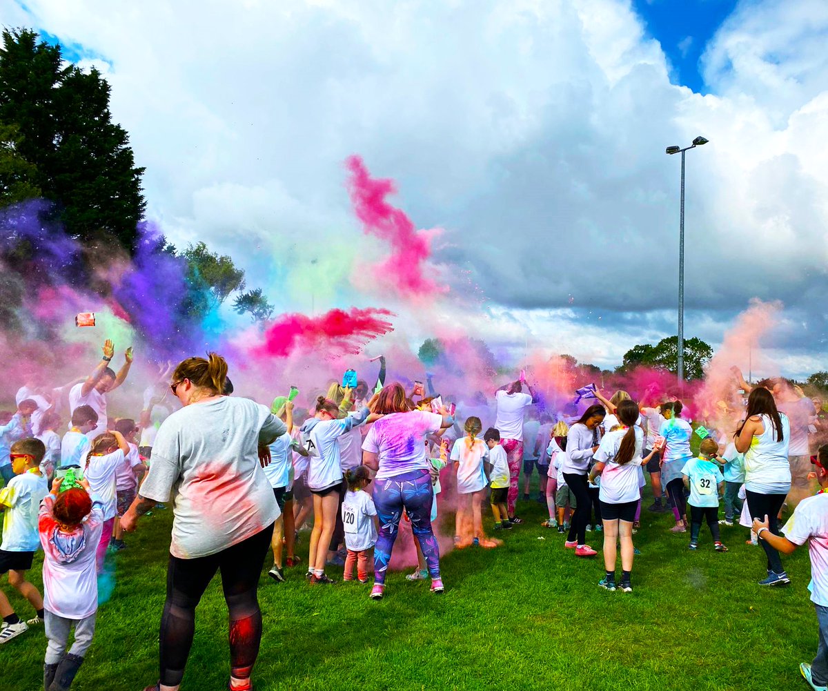 TVAirAmb's tweet image. The participants of our colour runs may be smaller in size but they sure know how to make a big difference! Last weekend, 270 awesome under 14’s ran, danced and skipped through clouds of colour at the Thame Colour Run, so far raising a brilliant £6,520. 🎨🎉 FridayFundraiser