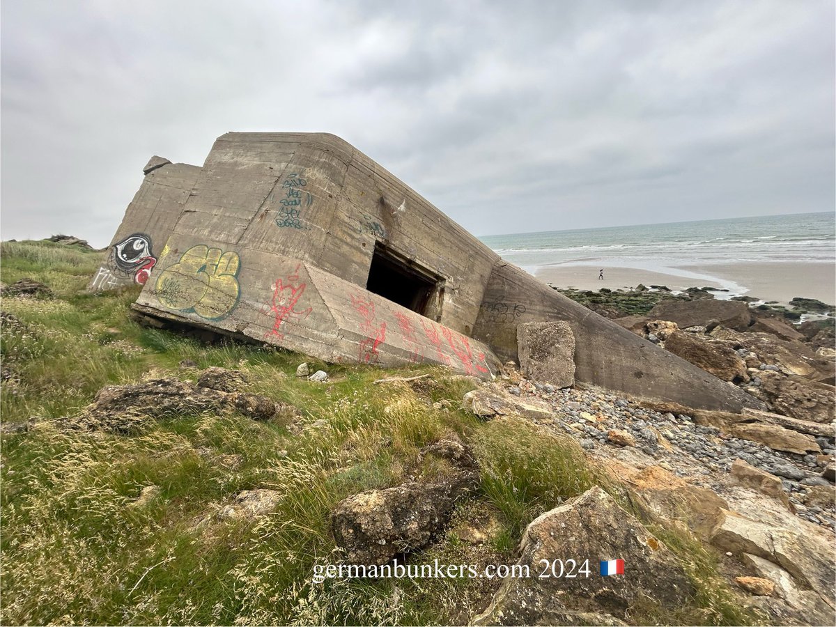 germanbunkers's tweet image. In the small seaside town of Wimereux the Germans built Stp 211 Ibis. It was home to the Kriegsmarine M.A.A. 240. Fallen from the cliffs over recent years one of two 612 bunkers as featured here along with the Beobachtung/Observation bunker #WW2