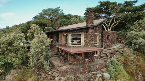 PerfectSafariz's tweet photo. Rubi Ranch Moi North Lake Naivasha, officially open for bookings! Enjoy spectacular views, private heated infinity pool, epic sundowners, farm tours and horse riding during your stay. Sleeps up to 8 .Pay 2 nights and stay for 3 Mondays-Thusdays!