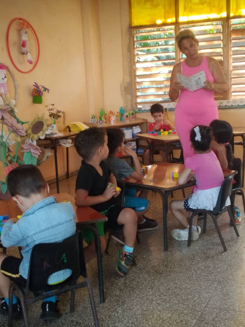 A83829Angulo's tweet photo. #CulturaPresente

🌿 Educar desde la raíz:como lo soñó Martí.  
En el círculo infantil,la historia se canta, se pinta y se abraza con manos pequeñas. Así florece la educación patrimonial:jugando a ser Cuba desde la infancia.  
❤️ Porque el patrimonio no es pasado: es identidad. https://t.co/RUjqWx6XJq