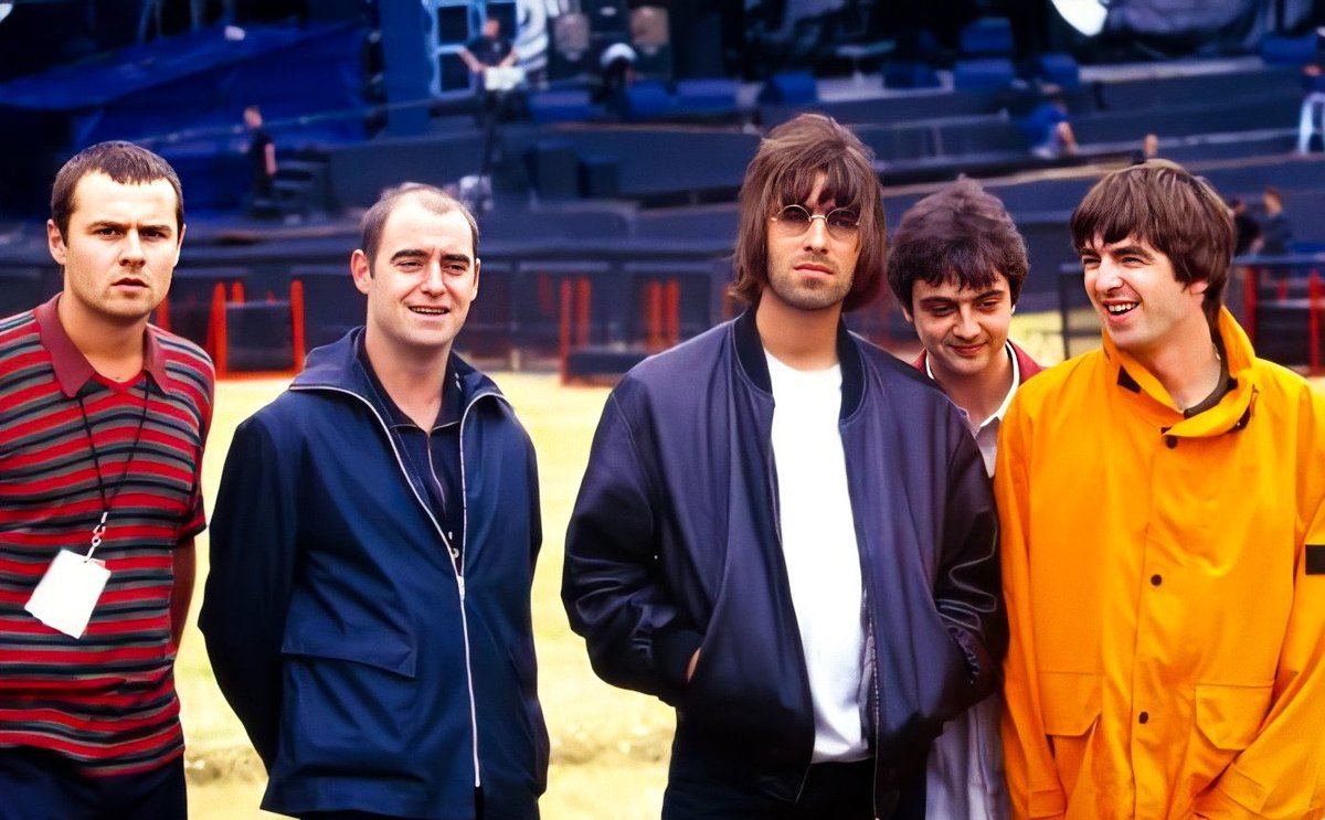 ImagenRetro's tweet image. Finalmente llegó el día, después de casi 16 años, hoy Oasis regresa a los escenarios.