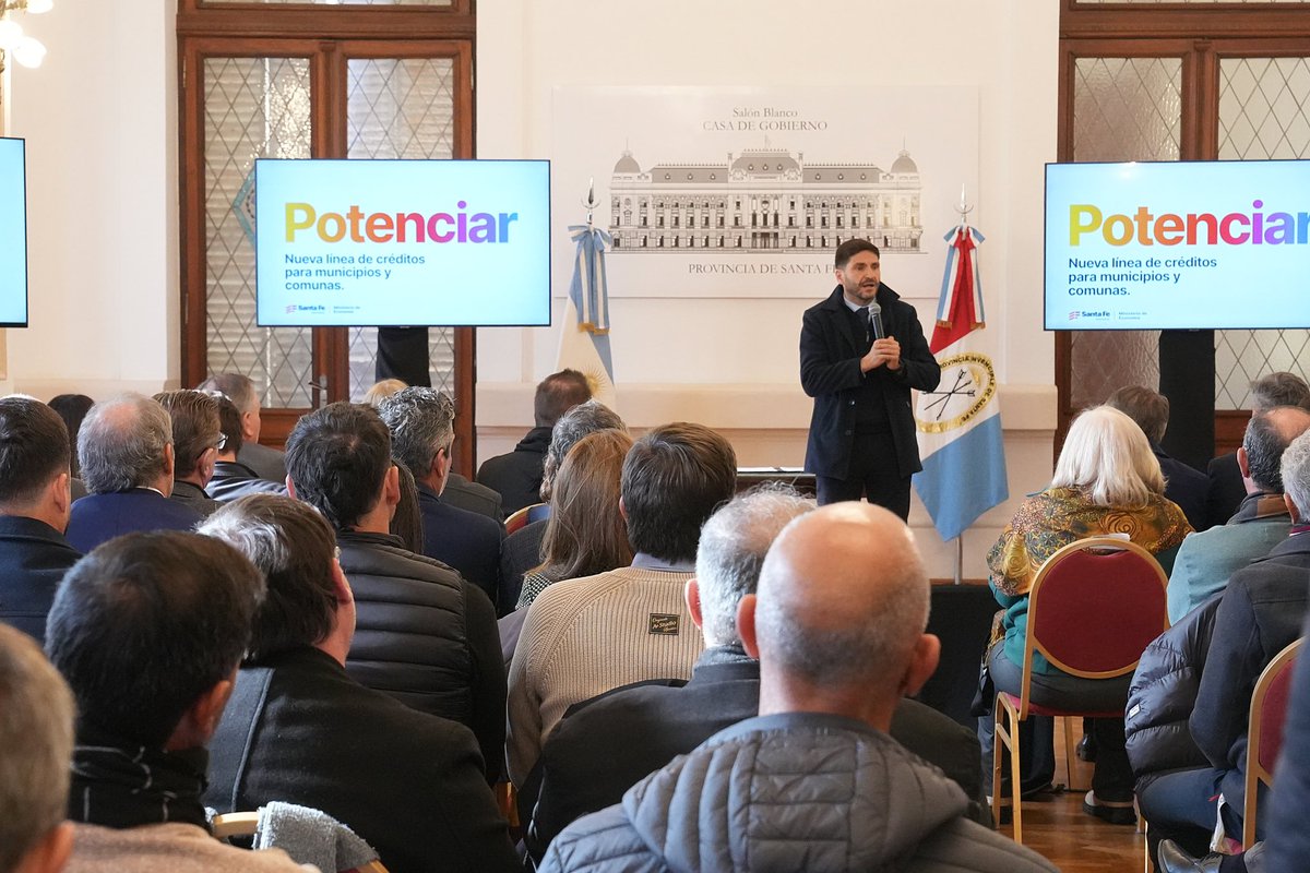 Junto a <a href="/maxipullaro/">Maximiliano Pullaro</a>, <a href="/BastiaFabian/">Fabian Andres Bastia</a>, Pablo Olivares, Nicolás Aimar, intendentes y presidentes comunales, presentamos #Potenciar: créditos para equipamiento municipal que mejoran servicios y condiciones de trabajo. Más herramientas para transformar Santa Fe.