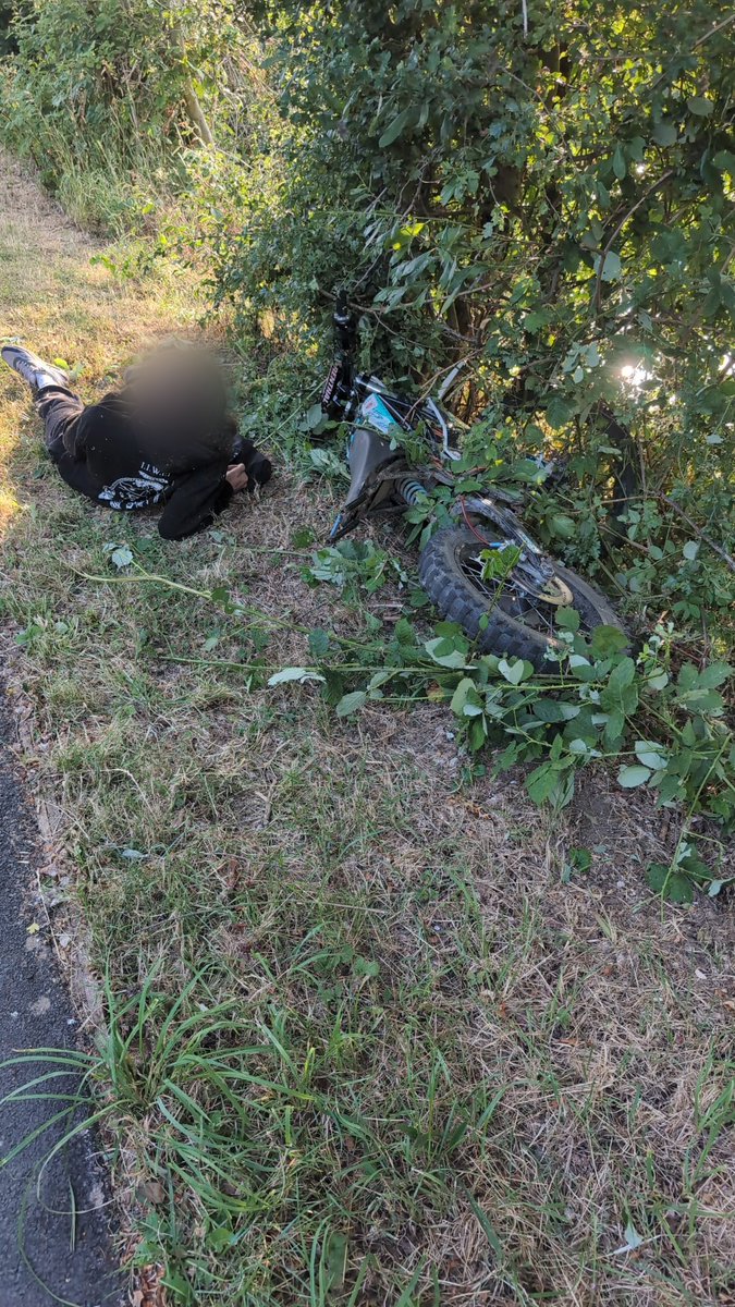 DerbysRPUBikers's tweet image. 2nd FTS pursuit with Sur-Ron in 24hrs.
This one goes into foot paths before confidence outweighs abilities, and crashes.
Another seized.
Rider off to Court for multiple offences.
#opsbikes