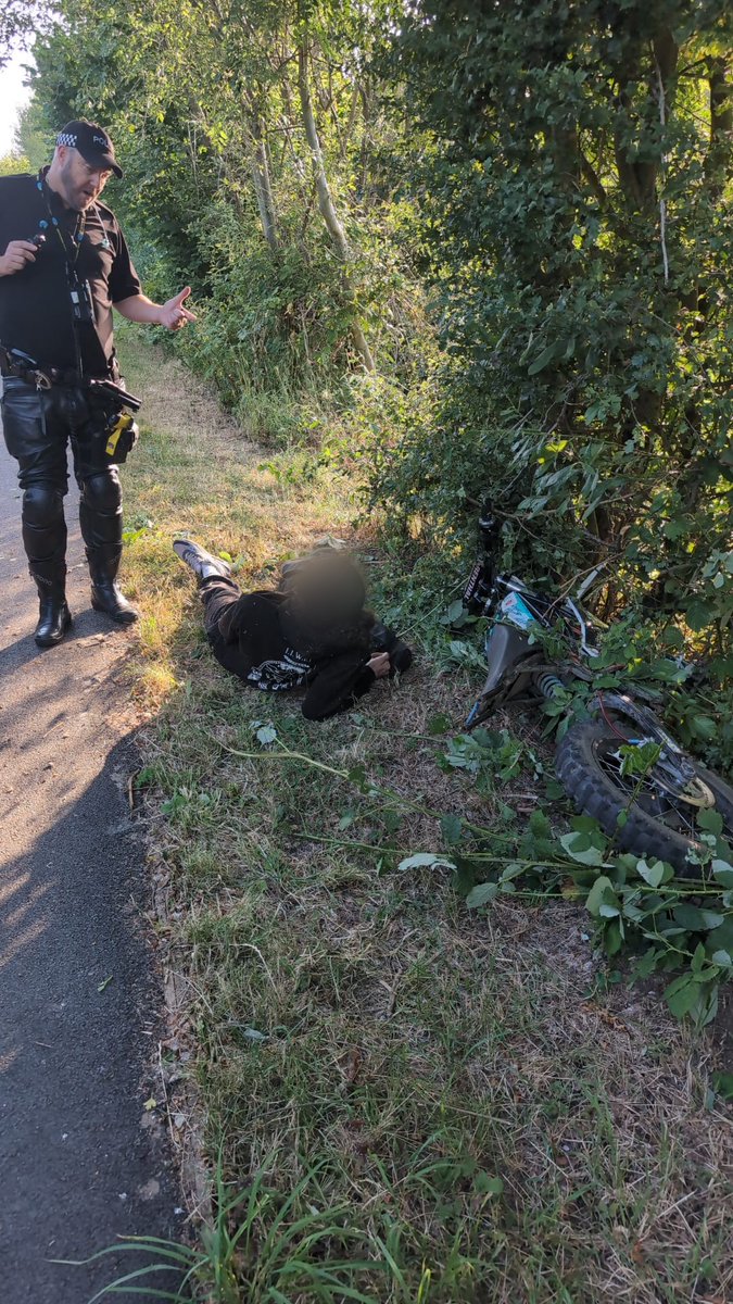 2nd FTS pursuit with Sur-Ron in 24hrs.
This one goes into foot paths before confidence outweighs abilities, and crashes.
Another seized.
Rider off to Court for multiple offences.
#opsbikes