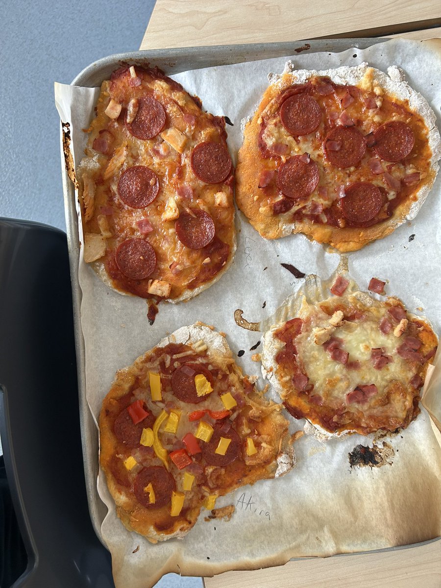 Year4SDLA's tweet image. Very busy day in Y4, we’ve made pizza 🍕 and played spike ball! 

@ExceedLP @SDLPrimary