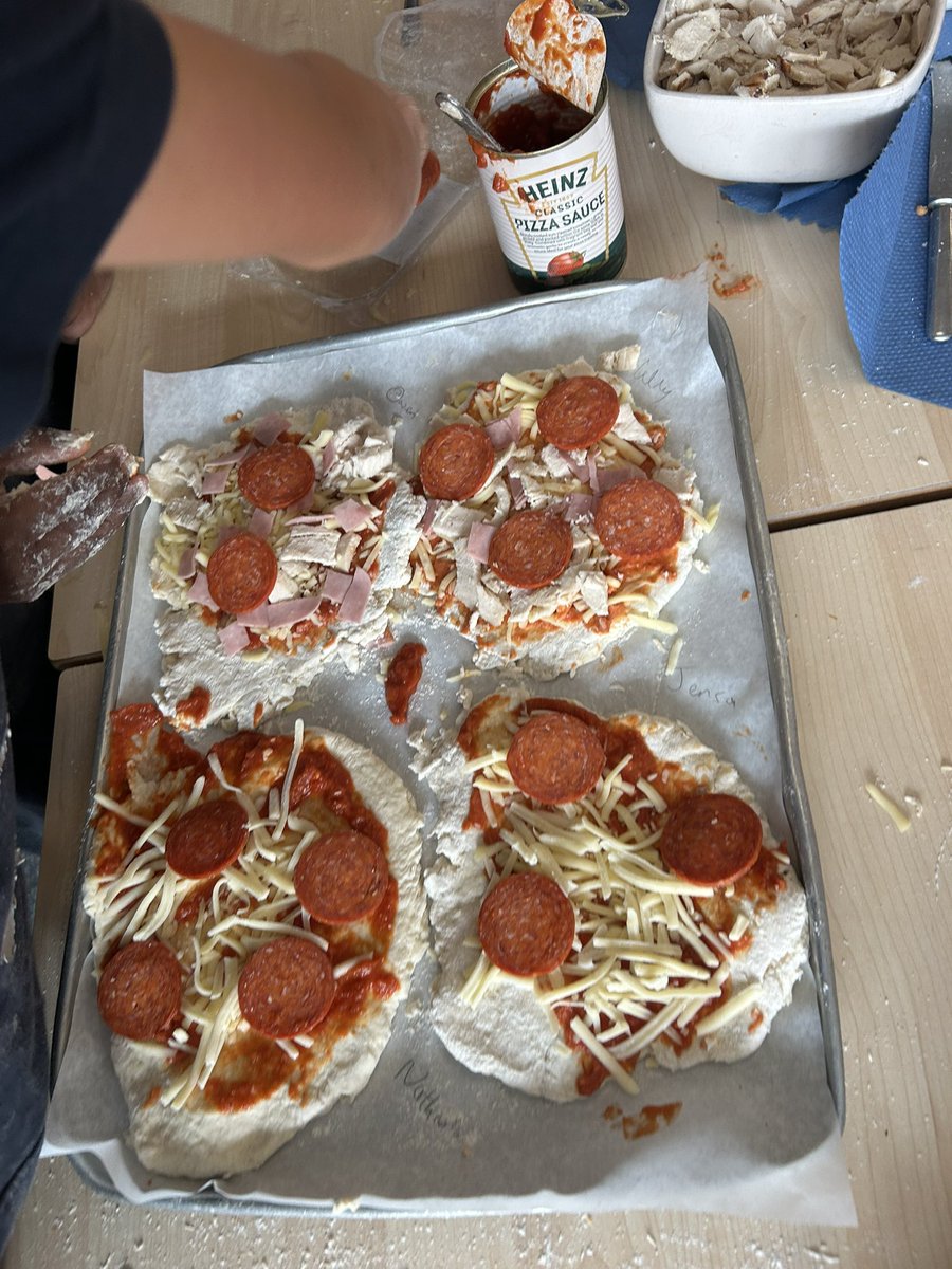Year4SDLA's tweet image. Very busy day in Y4, we’ve made pizza 🍕 and played spike ball! 

@ExceedLP @SDLPrimary