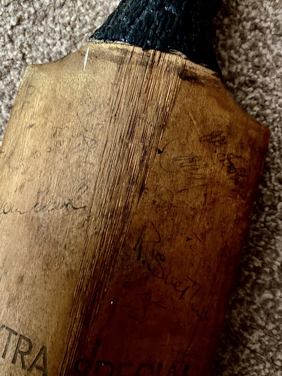 lardy (@phlard) on Twitter photo Seeing all those great batters reminds me I have my Dadās old bats, one with Jack Hobbs & Ken Barrington signatures on them (slightly faded but still there).
My dad bought the bat from The Master himself, in his shop.
<a href="/Athersmike/">Mike atherton</a> <a href="/SkyCricket/">Sky Sports Cricket</a> <a href="/nassercricket/">Nasser Hussain</a> Seeing all those great batters reminds me I have my Dadās old bats, one with Jack Hobbs & Ken Barrington signatures on them (slightly faded but still there).
My dad bought the bat from The Master himself, in his shop.
<a href="/Athersmike/">Mike atherton</a> <a href="/SkyCricket/">Sky Sports Cricket</a> <a href="/nassercricket/">Nasser Hussain</a>
