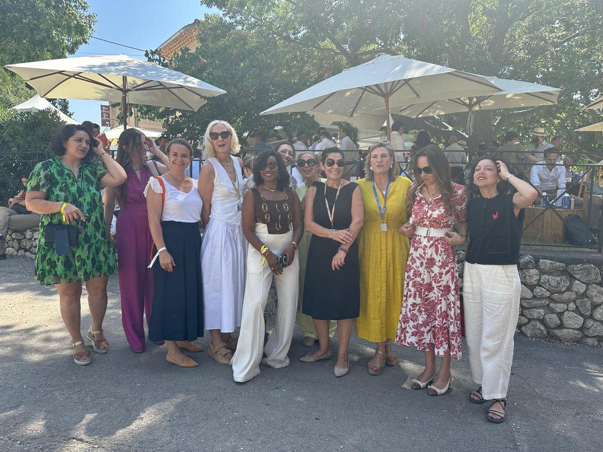 Collin Nathalie (@nathqueencole) on Twitter photo Avec les femmes des Rencontres d'Aix, une initiative d' <a href="/1ElisaMoreno/">Élisabeth Moreno</a> 💛
Toujours un plaisir de se retrouver !
<a href="/Cercle_eco/">Le Cercle des économistes</a> #ReAix2025 Avec les femmes des Rencontres d'Aix, une initiative d' <a href="/1ElisaMoreno/">Élisabeth Moreno</a> 💛
Toujours un plaisir de se retrouver !
<a href="/Cercle_eco/">Le Cercle des économistes</a> #ReAix2025