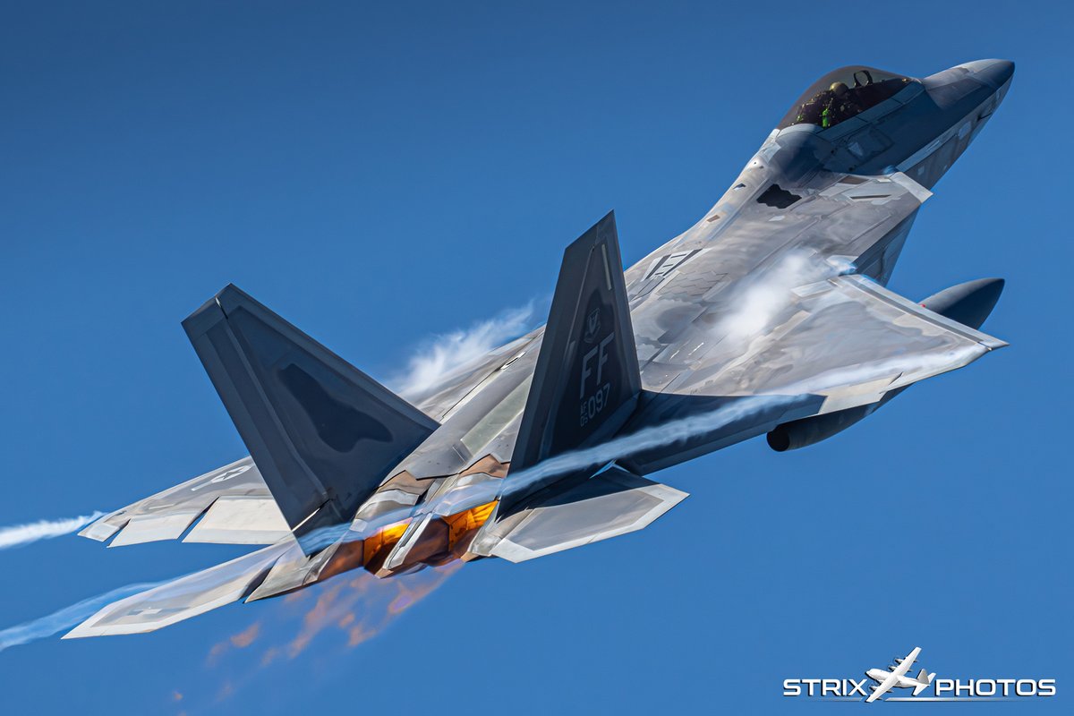 StrixPhotos's tweet image. I've somehow managed to miss every Raptor movement at RAF Lakenheath... until yesterday! 😎
Ladies and Gentlemen, we got 'em! What an awesome aircraft 🔥
📸 @48FighterWing @aircombatcmd
