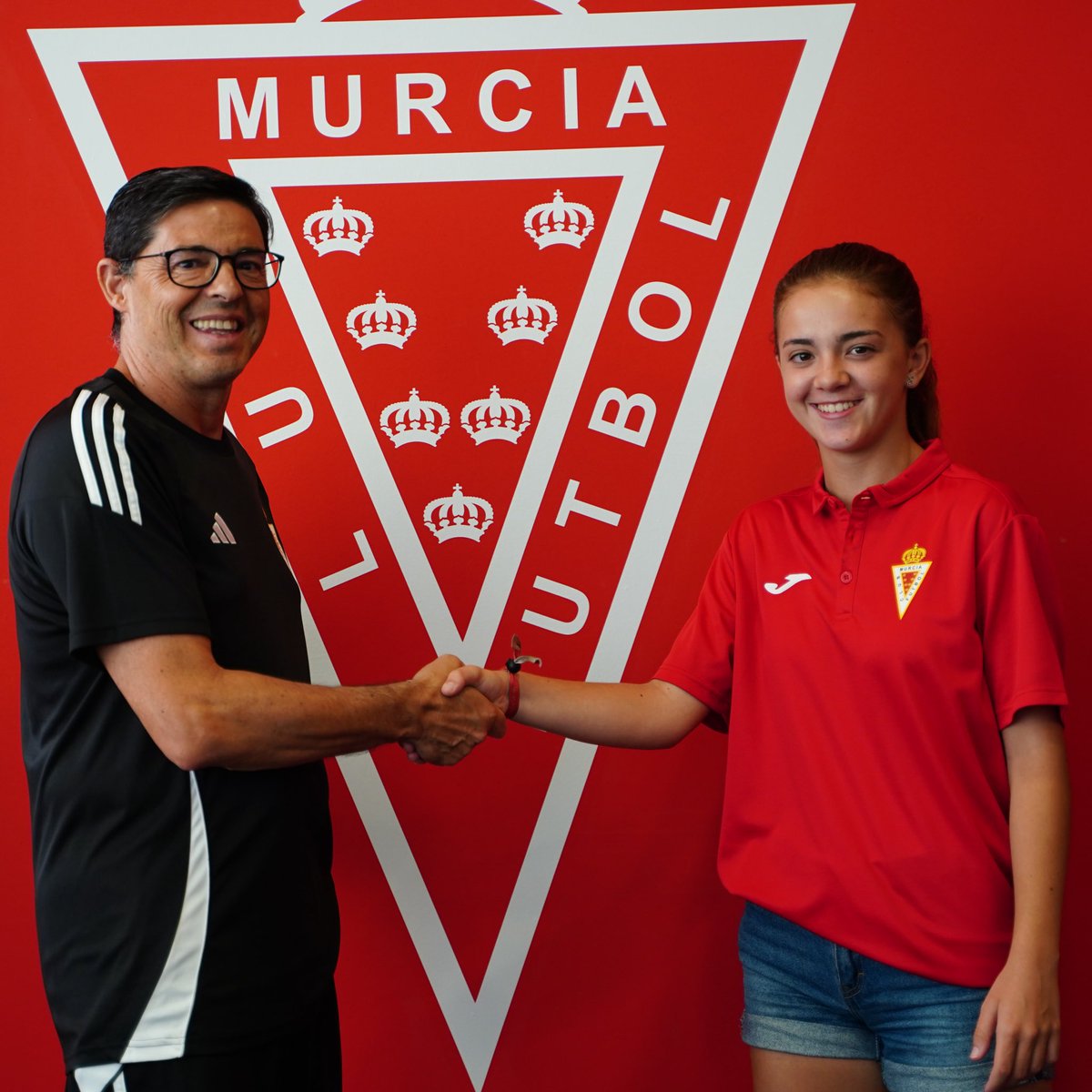 Real Murcia Femenino (@realmurciafeme) on Twitter photo FICHAJE | ๐ค ๐ ๐๐ฅ๐ง๐๐ก๐ ๐๐ขฬ๐ ๐๐ญ
๐ Martina Gรณmez, versatilidad y futuro para la defensa del #RealMurciaFemenino 2025/26
ยฉ๏ธCapitana de la selecciรณn murciana Sub-15 y fue convocada con la selecciรณn ๐ช๐ธ Sub-14
โน๏ธ realmurcia.es/martina-gomez-โฆ
๐ ยกBienvenida!
#RealMurciaFemenino FICHAJE | ๐ค ๐ ๐๐ฅ๐ง๐๐ก๐ ๐๐ขฬ๐ ๐๐ญ
๐ Martina Gรณmez, versatilidad y futuro para la defensa del #RealMurciaFemenino 2025/26
ยฉ๏ธCapitana de la selecciรณn murciana Sub-15 y fue convocada con la selecciรณn ๐ช๐ธ Sub-14
โน๏ธ realmurcia.es/martina-gomez-โฆ
๐ ยกBienvenida!
#RealMurciaFemenino