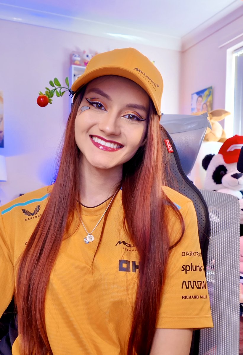 FAQ: Is <a href="/McLarenF1/">McLaren</a> your favourite team?
Me: Not sure... 👀

(I also kept my promise <a href="/McLarenShadow/">McLaren Shadow</a>)
Makeup inspired by the Chrome livery and the race suits for this weekend! #BritishGP