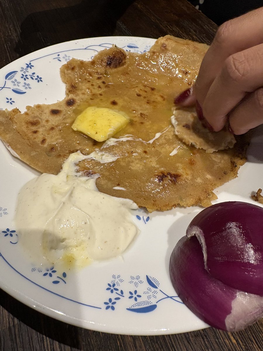 aloo parathas - spiced potato stuffed flatbreads. so good and so hearty one of those things that’ll always hit the spot 😋