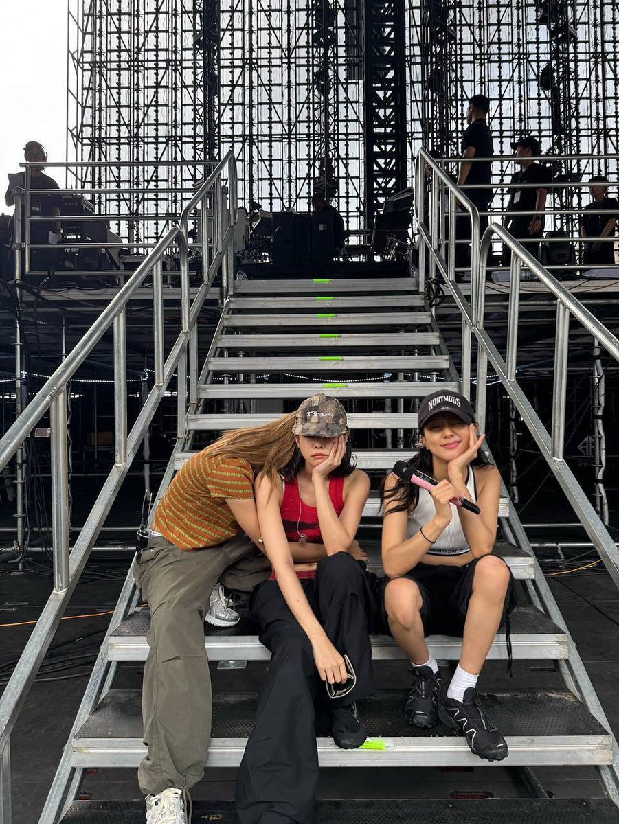 เจนลิดแอบยิ้มกับรูปนี้ปะ