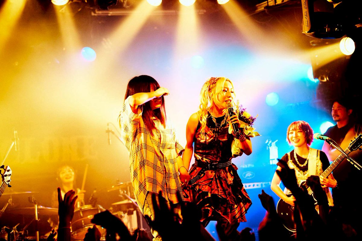 chanmei_camera's tweet photo. 演者からのドデカ愛でひとしきりぽろりしたのに、お客さんからもドデカ愛でまたぽろりしております。。

浜野さんが花冷え。ちゃんからの素敵サプライズ一連を残してくださったので思い出に😭👊🏻もらった瞬間の顔自分で笑いました笑。
支えてくださった方ありがとうございました....!! https://t.co/L1GkXcoicU