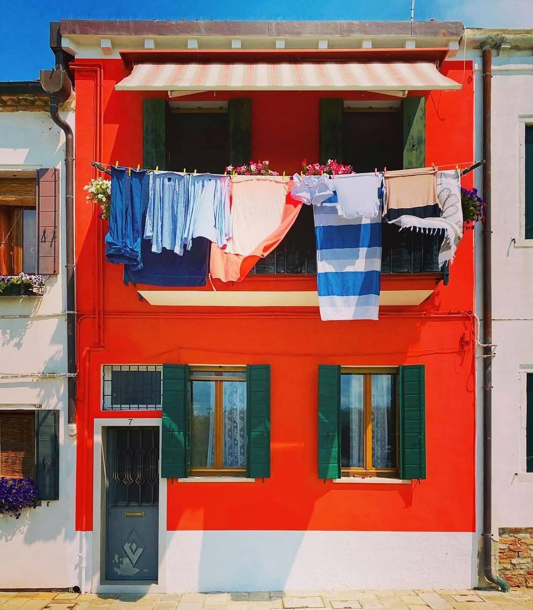 Domani il presidente dell'associazione E.V.R., Giulio Pozzana, offrirà cenni di storia e archeologia del borgo; venerdì 25, i volontari A.R.M. animeranno la serata con giochi di bolle e suggestioni luminose.

ph. anna_peg74, teddy_the_shark, Valter Bolzonella, Mattia Menegazzo