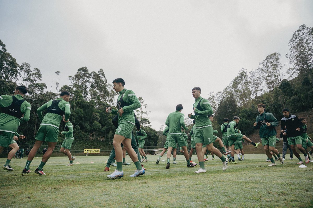 𝐃𝐢𝐚 𝐝𝐞 𝐭𝐫𝐞𝐢𝐧𝐨 🔋

🔜 Cruzeiro, por la Vitória Cup 🏆

#EnBanfieldJugamosTodos 🇳🇬