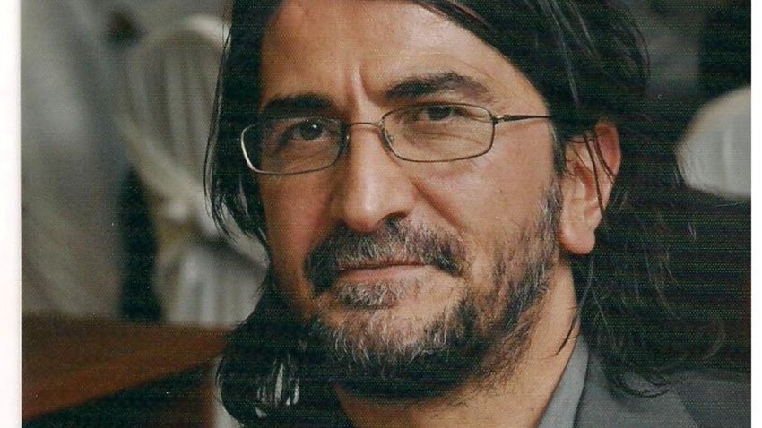 Her gidiş erken ama senin gibi dimdik, mert bir adamın gidişi daha erken oluyor. Karadeniz insanı inatçıdır, bu hastalığa da inadıyla mücadele azmiyle direnir demiştim. Ama olmadı.
Mekanın cennet olsun Nihat ağabey…
Rabbim rahmetiyle merhametiyle muamele etsin sana.
#NiharGenç