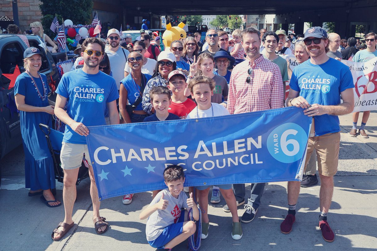charlesallen's tweet image. Happy Fourth of July! 🇺🇸 🇺🇸
An incredible tradition on Barracks Row! The best of small town America right on Capitol Hill with an amazing parade of our entire community! Great to see you all out there and have a wonderful July 4th weekend! 🎆 🇺🇸 🎇 🇺🇸