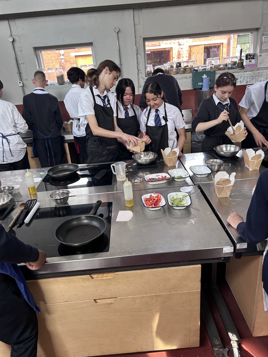 thelammasschool's tweet image. They also explored the school’s organic gardens - home to some chickens! Truly a great experience to learn lifelong skills! #lammasway #widehorizons #proudtraditions