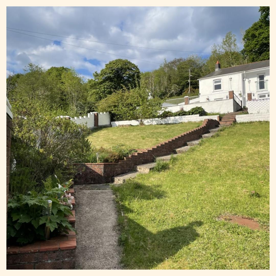 For Sale Ty'R Berllan, Bryngolwg, Aberdare, CF44 

🏡 Spacious 3 bed family home  
🌳 Good sized garden  
🌄 Spectacular panoramic views  
🚉 Near town and transport links  
🛏️ Three generous double bedrooms  
🛁 Large family bathroom...