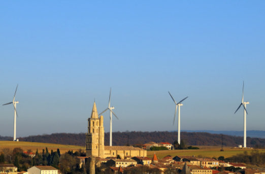 🇫🇷 Stéphane Bern cogne fort :
« Le lobby éolien, avec la complicité des politiques, a défiguré la France. »

Du val de Loire aux plages du Débarquement,
nos paysages sont éventrés, nos clochers effacés,
nos villages sacrifiés à l’acier et au béton.

Et pour quoi ?
⚡️ Une