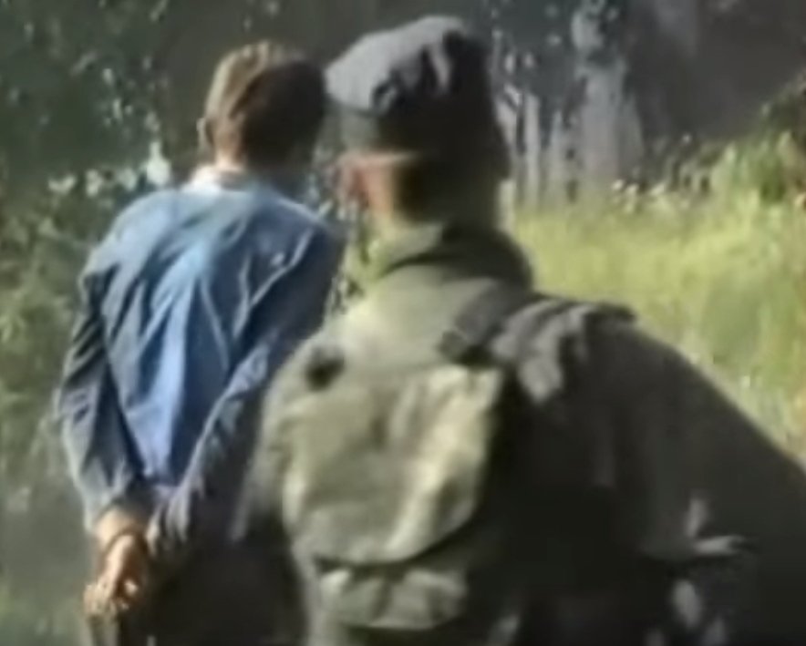 dagi4406's tweet photo. @aleksabgd1 Zato sto se Srbija jos nije suocila sa prosloscu. Trenutak kad pripadnik srpske zlocinacke jedinice Skorpioni koja je bila pod kontrolom MUP-a strelja djecaka od 17 godina u okolini Srebrenice. Danas ta ista vlast sa istom ideologijom iz 90tih hapsi i bije djecu po Beogradu. https://t.co/CeuZfdovNk