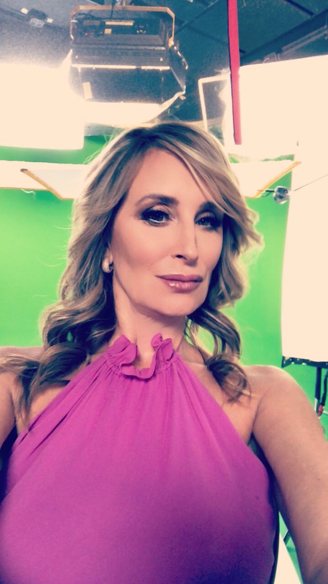 SonjatMorgan's tweet image. Pink is my color. All shades of pink 
Wearing ⁦@VeraWang⁩ oldie but goodie 👗 

#pinkismycolor