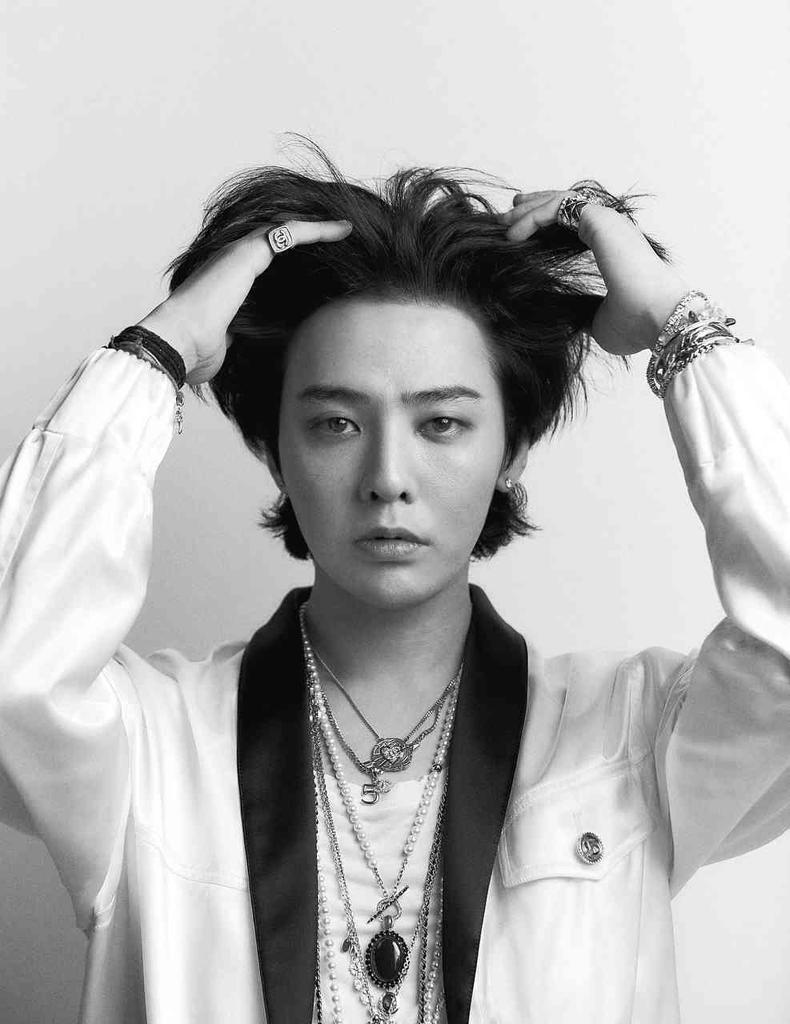 After selling a record 6 million units in almost 2 month, G-DRAGON Highball drink is expected to be exported overseas due to the huge demand.