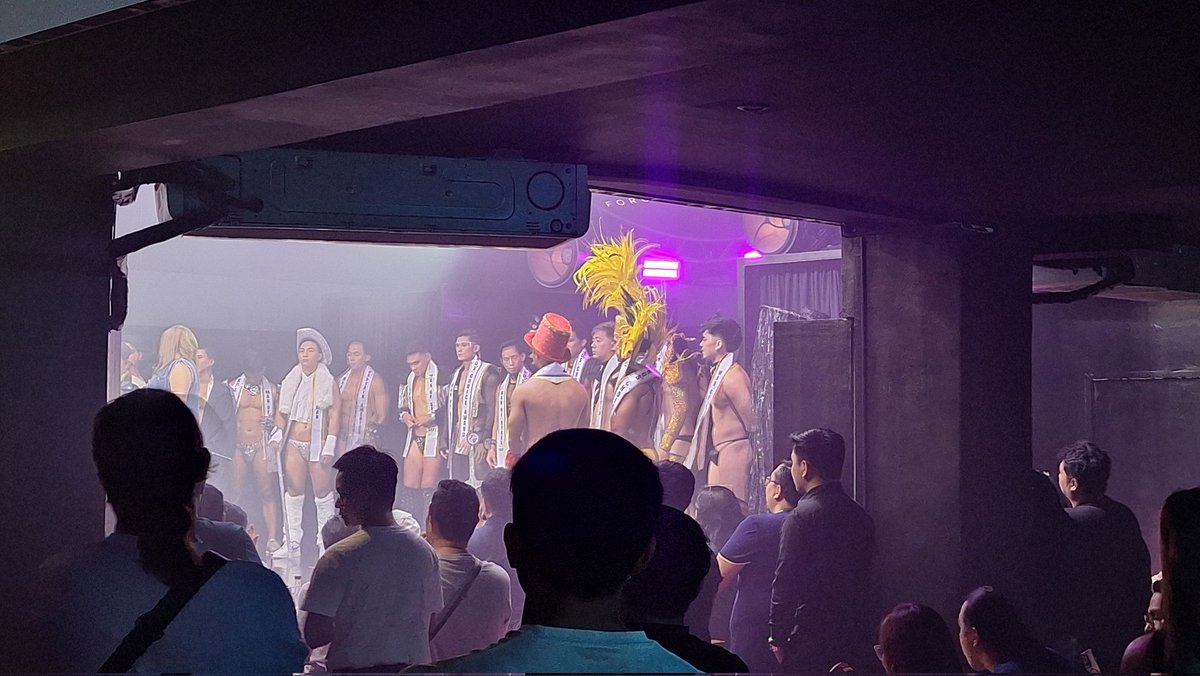 urtitojay's tweet photo. Daming lalaki!!!!

Makakahabol pa kayo dito sa #RAMPA!!!

Let's get wet!!! Watermelon na!!! 

@RampaClub https://t.co/xCw32mMI56