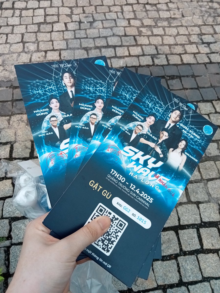 NTT_Huong7's tweet photo. Xin ước ké vào điều ước sinh nhật của Tùng
Xin hãy cho tui cầm được tấm vé SKYTOUR trên tay như tấm vé nàyyyy🙏🏻🙏🏻 

MỪNG SINH NHẬT TÙNG 18 TUỔI

@sontungmtp777 #SonTungMTP
#HappyBirthdayMTP
#HappyMTPDay https://t.co/ZHiCeJMATH
