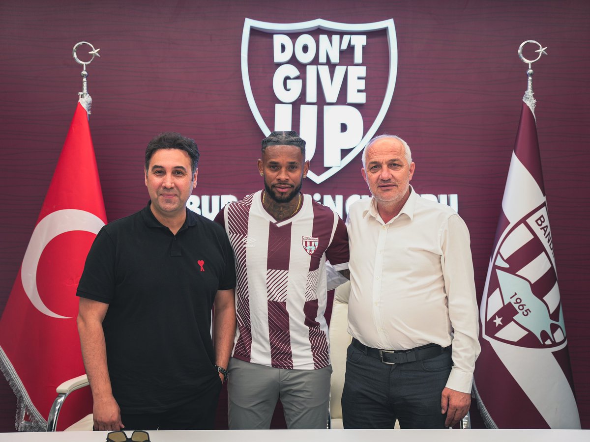 Kulübümüzün başdanışmanı Sayın Ozan İbrahim Tüm’ün girişimleri ve uluslararası bağlantıları sayesinde, uzun yıllar Premier Lig ve Avrupa futbolunda forma giymiş olan Leandro Bacuna, Bandırmaspor ailesine katılmıştır.

Aston Villa, Reading ve Cardiff City gibi kulüplerde edindiği