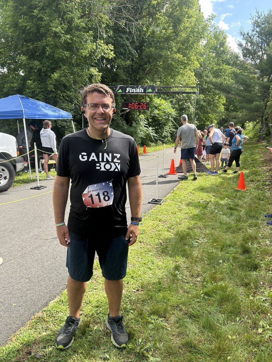 JustLafleur's tweet image. Began the Fourth of July with (I believe) a PR in the 10K! Finished in about 60:20 (goal was to beat a 10-minute mile pace with time to spare). And it was seven minutes faster than the exact same race I did last July 4.