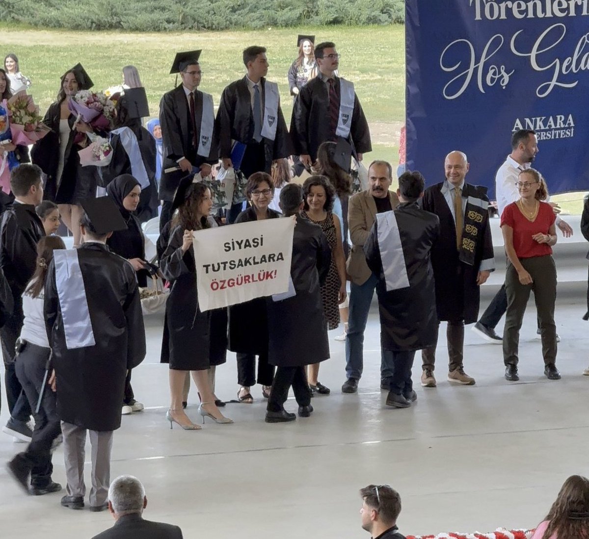 Türkiye'nin dört bir yanındaki mezuniyet törenlerinden görüntüler