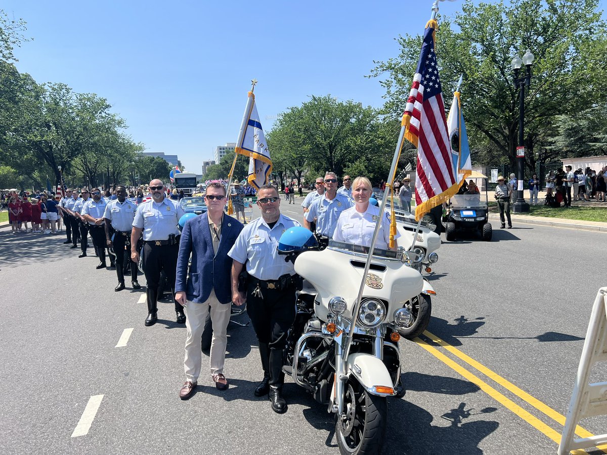 usparkpolicepio's tweet image. The #fourthofjuly parade is getting ready to start in our nation’s capital. Members of the USPP are excited to see everyone along the parade route celebrating #independenceday.