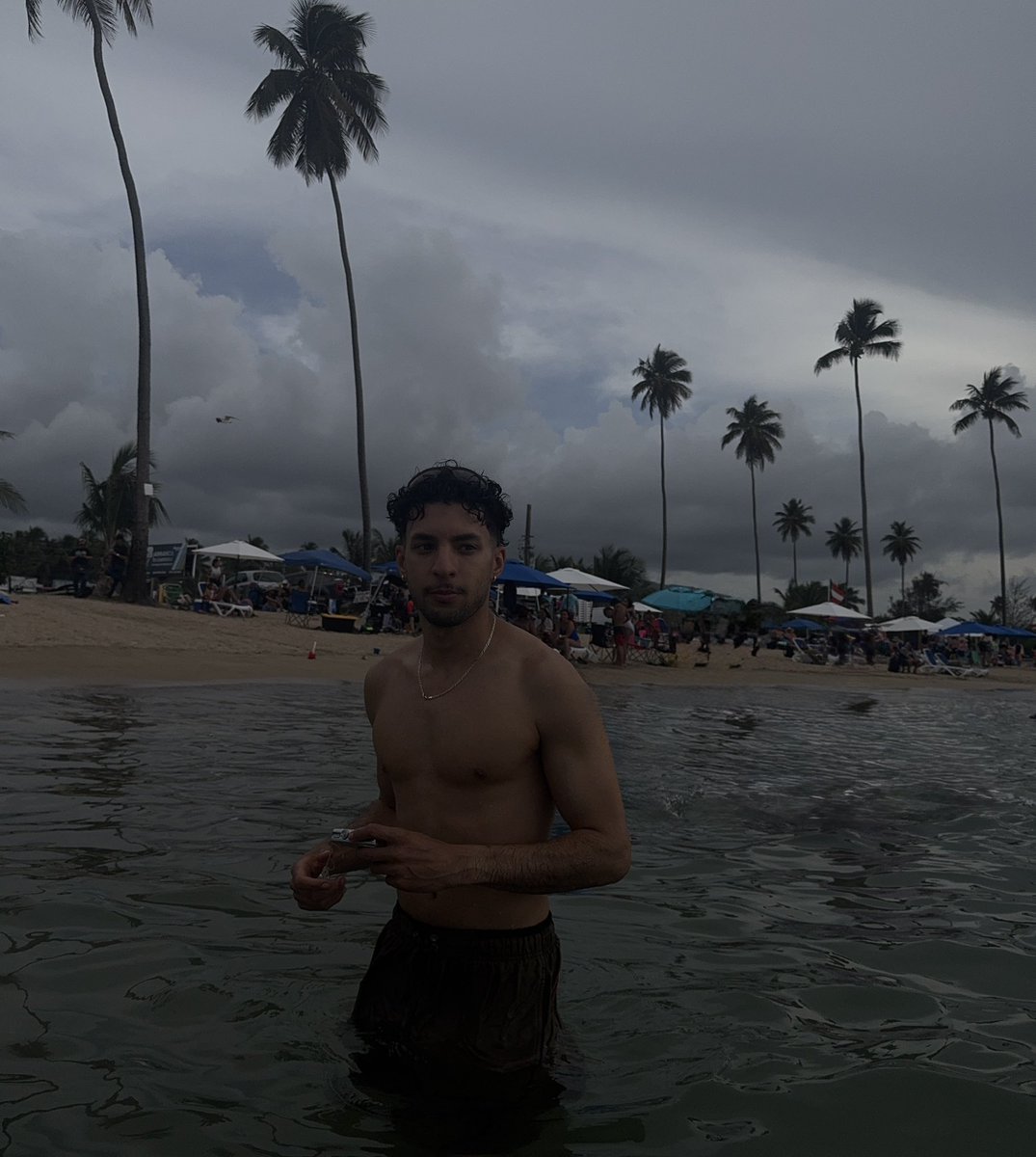 kfchristian's tweet image. recents 🏖️