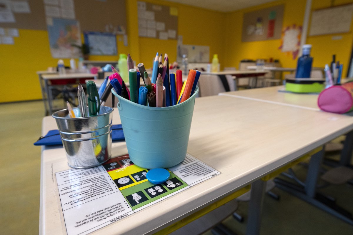 Veel jonge kinderen in Rotterdam-Zuid beginnen met een achterstand aan de basisschool. Dat willen verschillende organisaties samen veranderen. Een van de plannen is gratis kinderopvang aanbieden bij peutergroepen in sommige wijken.

Lees meer: 🔗 rotterdam.nl/meer-hulp-bij-…
