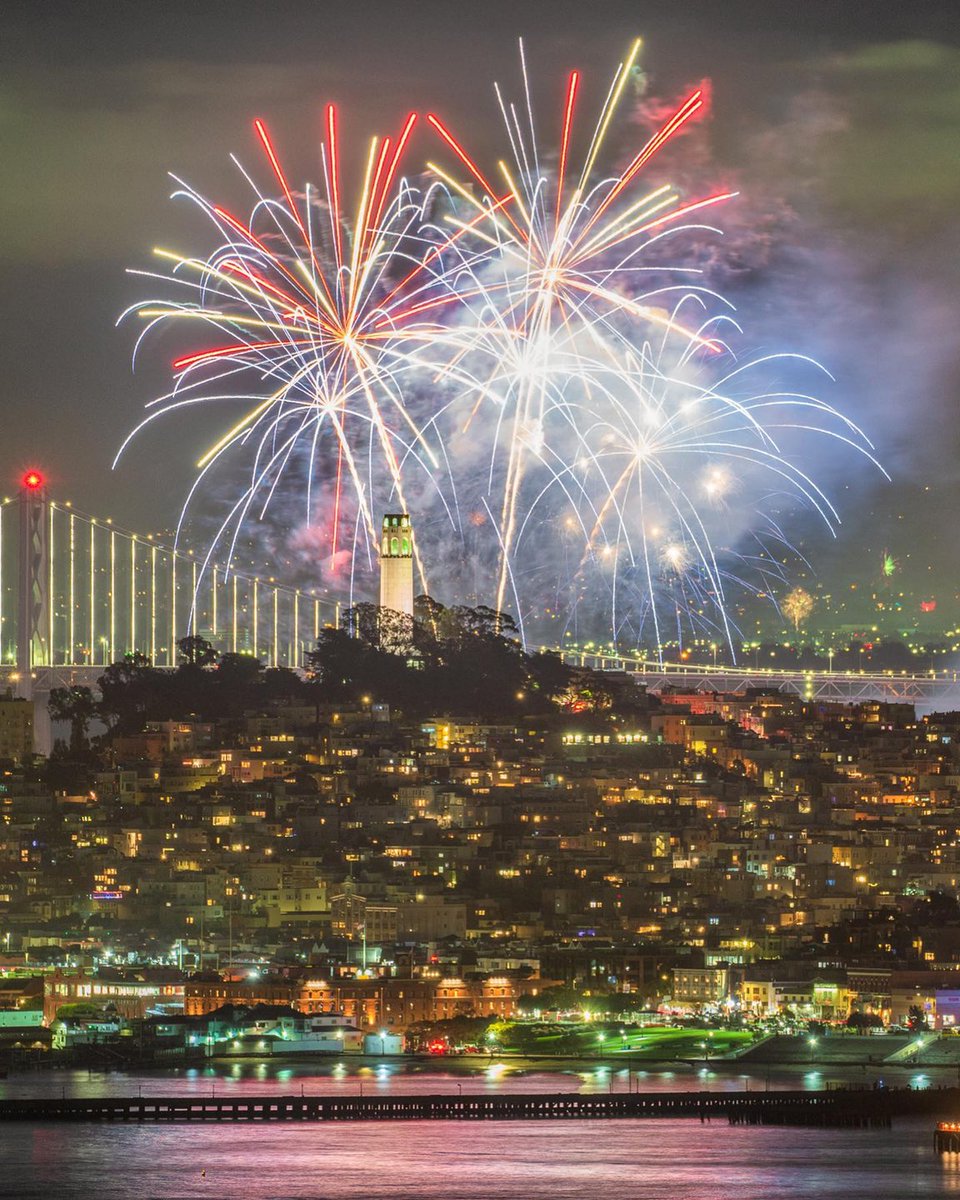 Happy Fourth of July! 🇺🇸 

Read how to honor America’s birthday in 2025 with fireworks, festivals, and gorgeous settings around the Golden State: bit.ly/4ntO2xu

📍@OnlyInSF

📷 danielscottphoto on IG