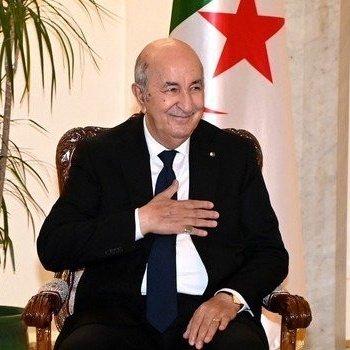 رئيس الجمهورية اليمنية المشير مهدي المشاط يهنئ الرئيس الجزائري عبدالمجيد تبون بمناسبة العيد الوطني، متمنيًا للجزائر الشقيقة دوام العزة والتقدم والازدهار. 🇾🇪🇩🇿